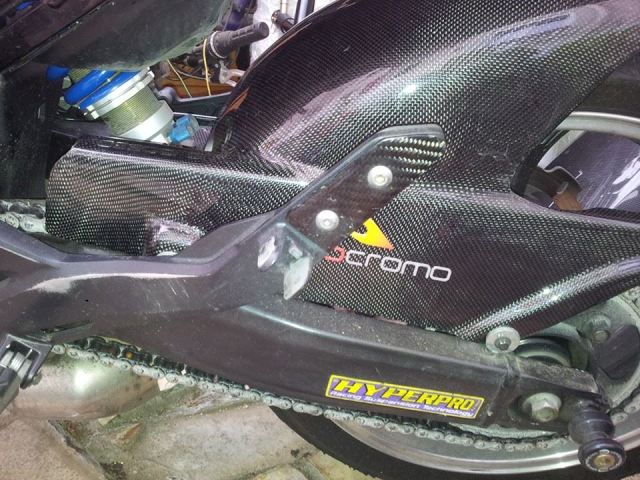 Présentation de la Tondeuse de MrBriko: Hornet 600 2010 Demontage%20cale%20pied%20ar