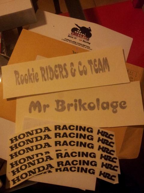 Présentation de la Tondeuse de MrBriko: Hornet 600 2010 Stickers