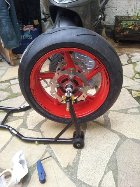 Présentation de la Tondeuse de MrBriko: Hornet 600 2010 Equilibragerouear