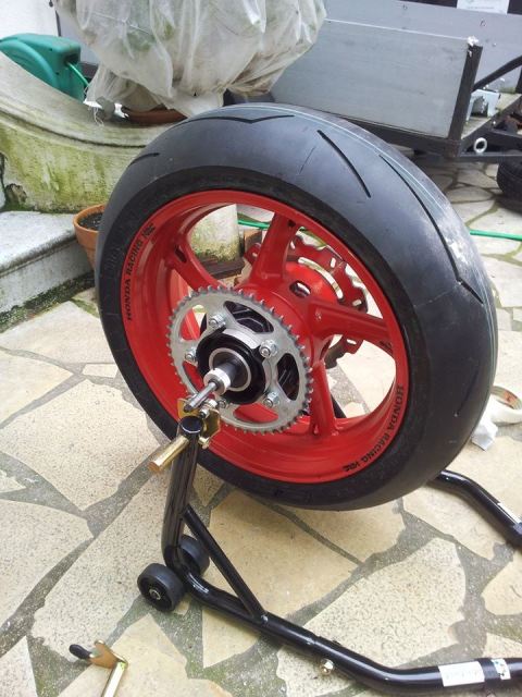 Présentation de la Tondeuse de MrBriko: Hornet 600 2010 Equilibragerouear2