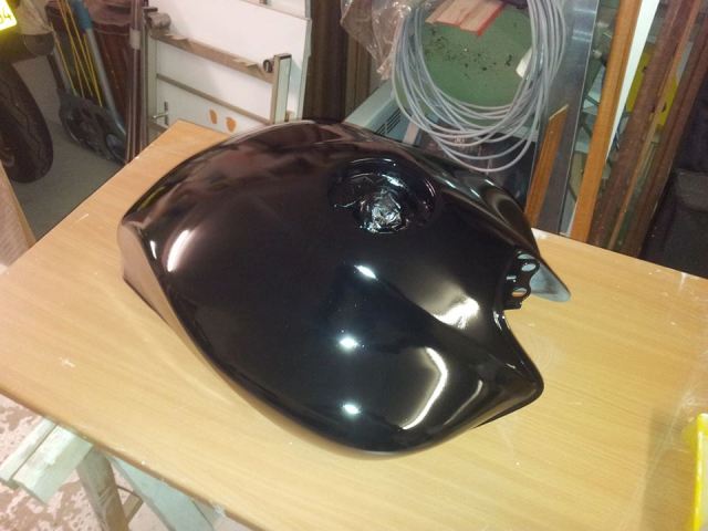 Présentation de la Tondeuse de MrBriko: Hornet 600 2010 R%e9s%e9%20noir