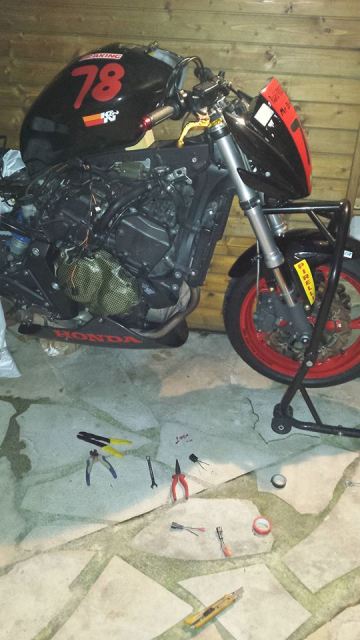 Présentation de la Tondeuse de MrBriko: Hornet 600 2010 Cablageshifter
